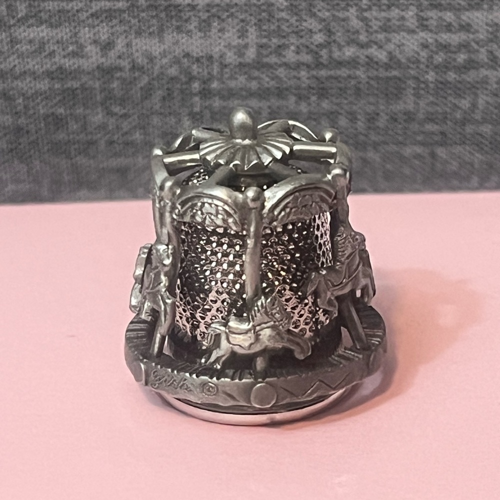 Petite Spinning Carousel Thimble